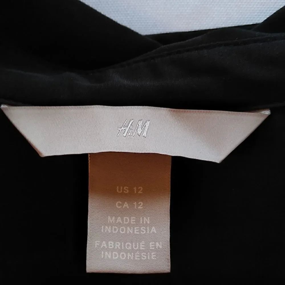 H&M blouse   - Picture 2 of 3